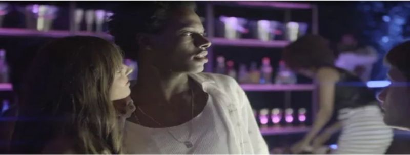 Manu não curte ver Rochelle e Acácio juntos