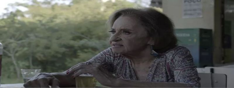 Pressionada por Mariano, Caetana revela que já trabalhou com Sophia