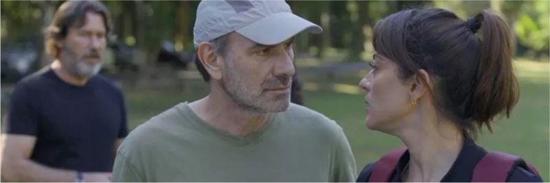 Elias (Marco Ricca) discute com Helena (Carol Castro) em 'Órfãos da Terra' — Foto: Globo