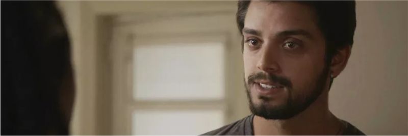 Bruno (Rodrigo Simas) é pego de surpresa, aceita participar de plano em 'Órfãos da Terra' — Foto: Globo