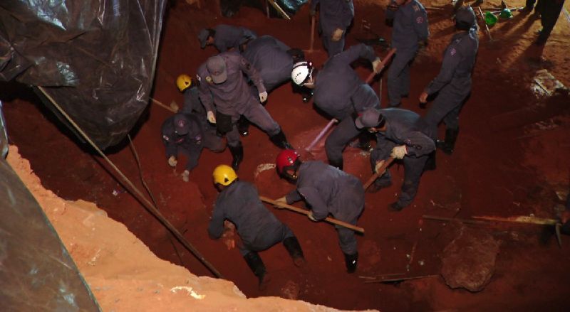 Voluntários de obra em igreja são soterrados e um morre em Uberlândia