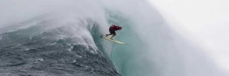A havaiana Keala Kennelly é a campeã do WSL Big Wave de Jaws