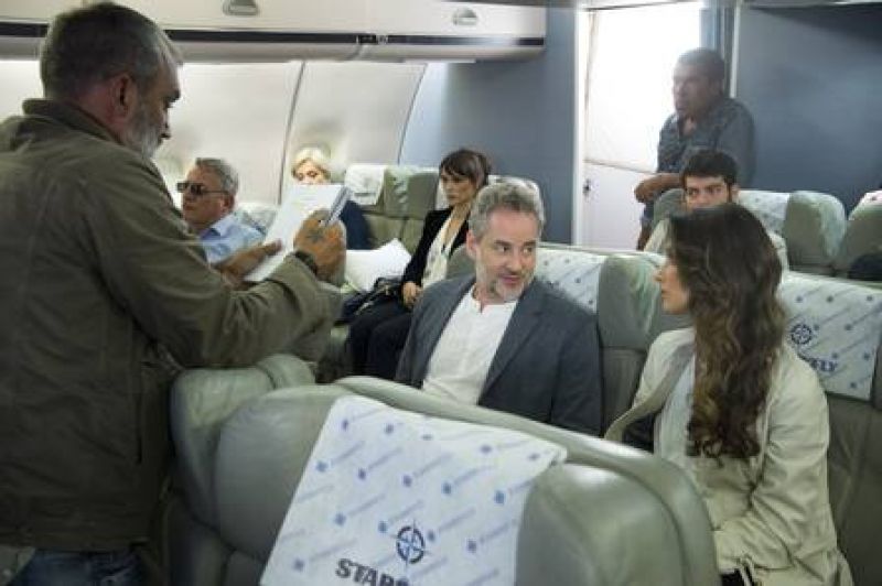 Eugênio reata com Joyce e Irene promete se vingar