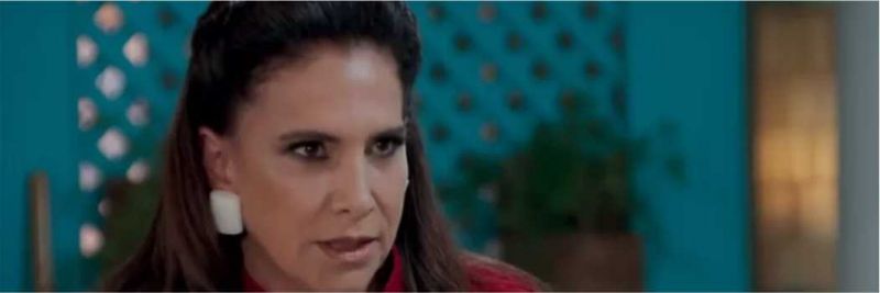 Mercedes (Totia Meireles) manda tirar No Fusca com Manu do ar, em 'Verão 90' — Foto: TV Globo