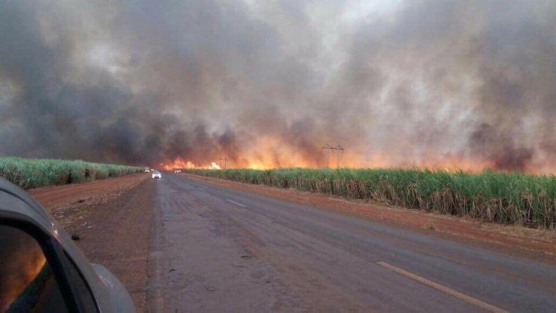 Incêndio é controlado em canaviais entre Uberaba e Conceição das Alagoas